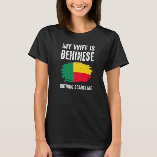 Mijn vrouw is Beninese... niets dat me kwaad maakt T-shirt (Voorkant)