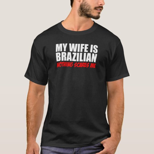 Mijn vrouw is Braziliaans, niets wat mij iets kan  T-shirt (Voorkant)