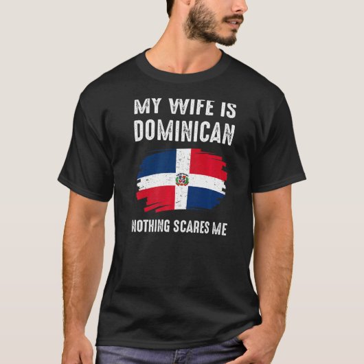 Mijn vrouw is de Dominicaanse geprivilegieerde vla T-shirt (Voorkant)
