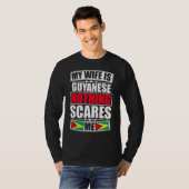 Mijn vrouw is Guyanese... niets wat me bang maakt  T-shirt (Voorkant volledig)