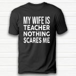 Mijn vrouw is lerares. Ik ben niet bang voor Jubil T-shirt<br><div class="desc">grappig Jubileum zwart T-shirt voor man.</div>