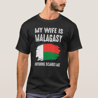 Mijn vrouw is Malagasisch... niets dat me bang maa T-shirt