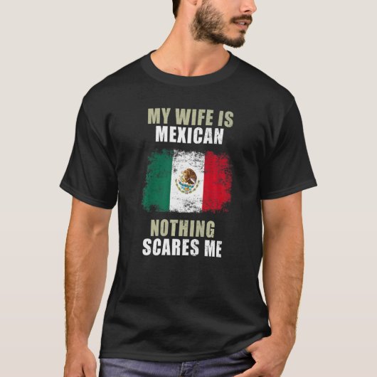 Mijn vrouw is Mexicaans Niets maakt me bang T-shirt (Voorkant)