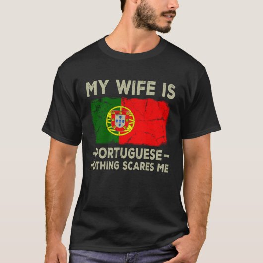 Mijn vrouw is Portugees Niets maakt me bang man T-shirt (Voorkant)