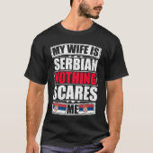 Mijn vrouw is Servisch... niets wat me schaadt. T-shirt (Voorkant)