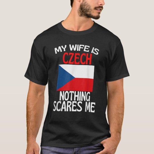 Mijn vrouw is Tsjechisch, niets beangstigt me T-shirt (Voorkant)