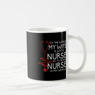 Mijn vrouw is verpleegster T-Shirt Koffiemok