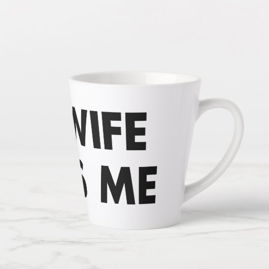 Mijn vrouw slaat me retro  grappig latte mok (Rechts)