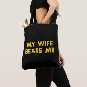 Mijn vrouw slaat me retro  grappig tote bag