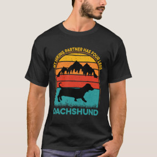 Mijn wandelende partner heeft vier Legs Dachshund T-shirt