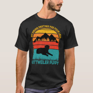 Mijn wandelende partner heeft vier Legs Rottweiler T-shirt