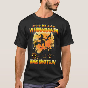 Mijn Weimaraner Rides Shotgun Witch Fly Broomstick T-shirt