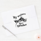 MIJN WIJFIE DOET TRUCS RONDE STICKER (Envelop)