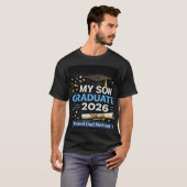 Mijn zoon is afgestudeerd 2026 t-shirt (Voorkant volledig)