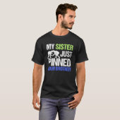 Mijn zus heeft net je broer geklemd... worsteling. t-shirt (Voorkant volledig)
