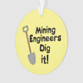 Mijnbouwingenieurs graven het ornament (voorkant)
