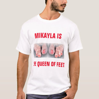 MIKAYLA IS DE KONINGIN VAN FEET T-SHIRT