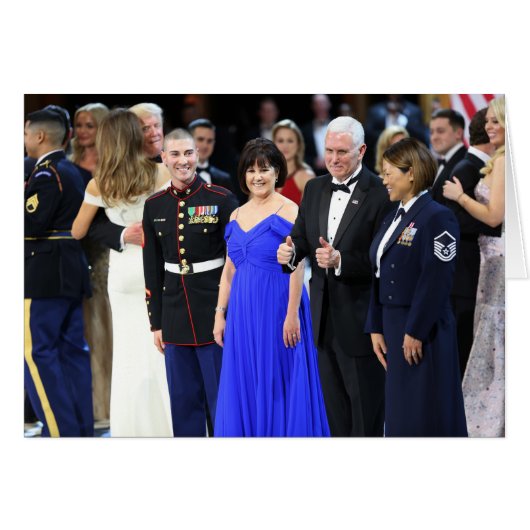 Mike & Karen Pence - Trumps dansen op achtergrond (Voorkant Horizontaal)