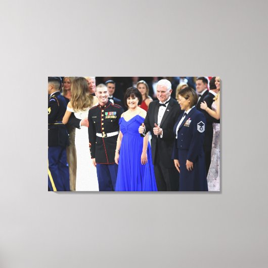 Mike & Karen Pence - Trumps dansen op achtergrond Canvas Afdruk (Voorkant)