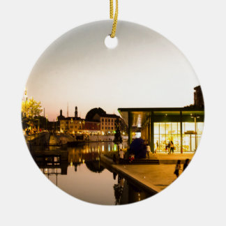 Milaan ziet het kanaal over het hoofd keramisch ornament