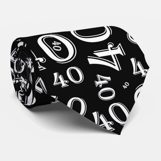 Milestone 40 Random Number Pattern Zwart/Wit Stropdas (Opgerold)