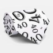 Milestone 40 Random Number Pattern Zwart/Wit Stropdas (Opgerold)