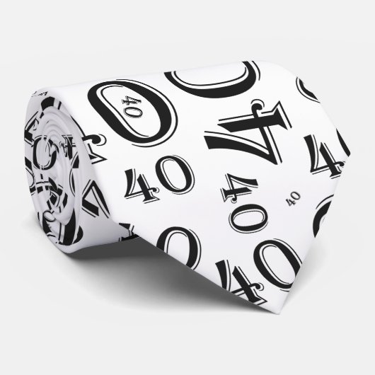 Milestone 40 Random Number Pattern Zwart/Wit Stropdas (Opgerold)