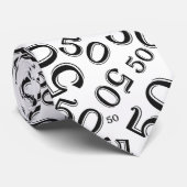 Milestone 50 Random Number Pattern Zwart/Wit Stropdas (Opgerold)