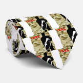 Militair gekort, dood stropdas (Opgerold)