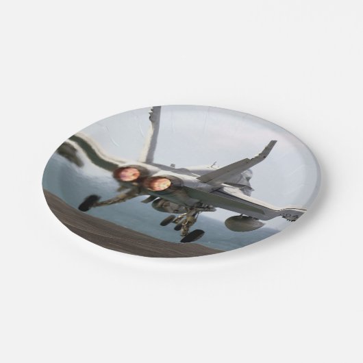 Militair vliegtuig om de vliegtuig te lanceren papieren bordje (Gekanteld)