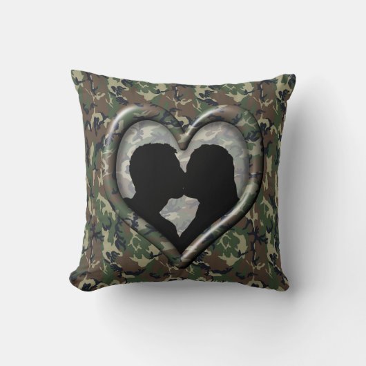 Militair zoenen paar Silhouette Camo Heart Kussen (Voorkant)