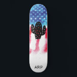*~* Militaire CACTUS Rode Witte Blauwe Vlag Persoonlijk Skateboard<br><div class="desc">* Energetisch verbeterd / doordrenkt WEST WESTERNE CACTUS silhouet op Amerikaanse vlag * Patriottische Amerikaanse vlag met een WEST WESTERNE CACTUS silhouet. Ja. Dit ontwerp toont de Amerikaanse vlag, ook wel bekend als Old Glory en Stars and Stripes. Dit Waterverf Amerikaanse vlagontwerp bevat de kleuren Rood Wit Blauw in de...</div>