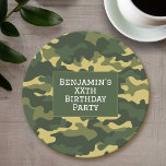 Militaire camouflage Verjaardagsfeestthema Aangepa Ronde Kartonnen Onderzetter<br><div class="desc">Camouflage thema ontwerp - Perfect voor een lid van het leger of een jager. De groene kleuren kunnen worden gewijzigd in het geavanceerde ontwerpgebied.</div>