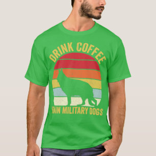 Militaire Dog Trainer Drink Koffie K9  T-shirt