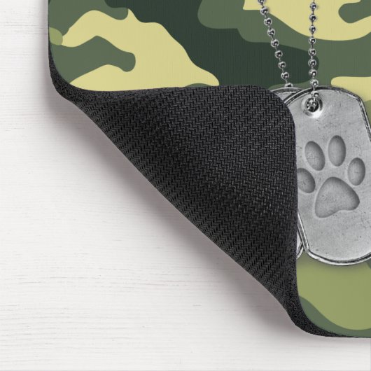 Militaire doosjes met verfdrukken op camo muismat (Hoek)