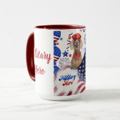 Militaire held Weimaraner Coffee Mok (Voorkant links)