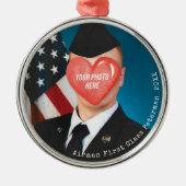 Militaire Kerstcadeau Airman Foto Soldaat Naam Metalen Ornament (Voorkant)
