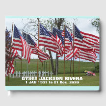 Militaire Memorial voor vlaggen en kruisingen