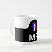 Militaire politie Brassard Coffee Mok (Voorkant links)