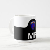 Militaire politie Brassard Coffee Mok (Voorkant links)