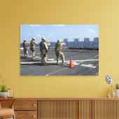 Militaire politietraining met de Berretta M9 Canvas Afdruk (Insitu (Woonkamer))