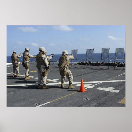 Militaire politietraining met de Berretta M9 Poster (Voorkant)