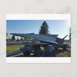 Militaire raketwerper op wielaangedreven aanhangwa briefkaart