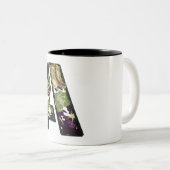 Militaire stijlaanduiding van een tweekleurige koffiemok (Voorkant rechts)