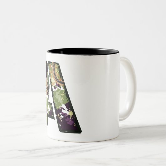 Militaire stijlaanduiding van een tweekleurige koffiemok (Voorkant rechts)