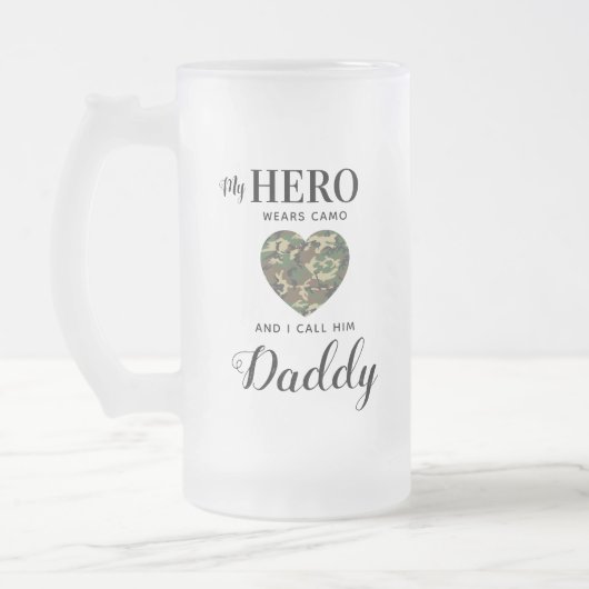 Militaire vader Mijn Hero draagt Camo Fathers Dag  Matglas Bierpul (Links)