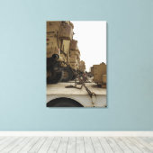 Militaire voertuigen zijn vergrendeld op een vrach canvas afdruk (Insitu (Houten vloer))