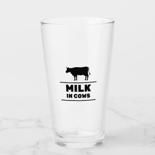 Milk in cows glas (Voorkant)