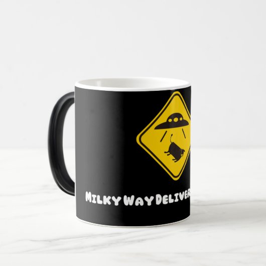 "Milky Way Delivery" Cow Abduction Funny Magische Mok (Voorkant links)