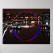 Millenium Bridge 's nachts over de Tyne Poster (Voorkant)